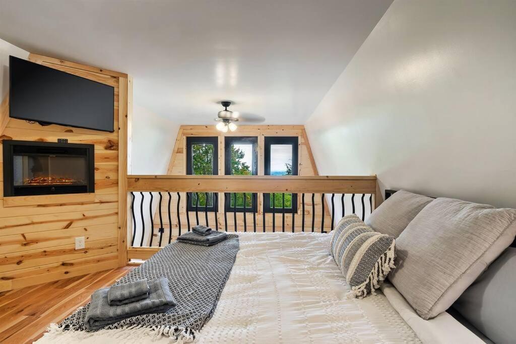 Secluded Mtn View New! 10 Mins To Gatlinburg Or Park Villa ภายนอก รูปภาพ